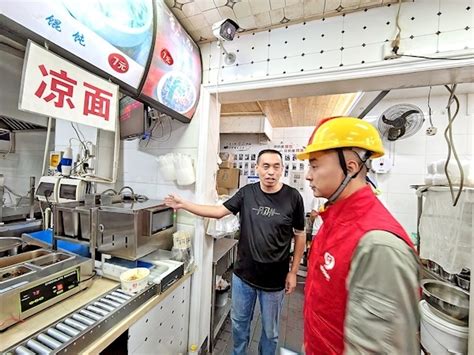 厨房少了明火灶 店内不减烟火气 江城美食街餐饮店流行“气改电”-新闻频道-和讯网