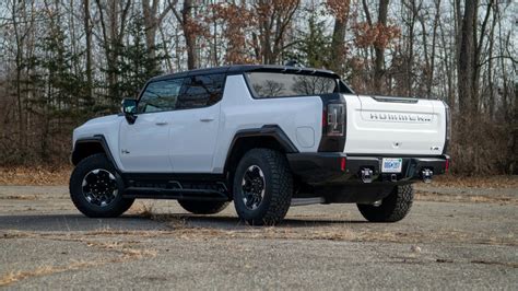 2022 GMC Hummer EV Is Bold and Brash - CNET