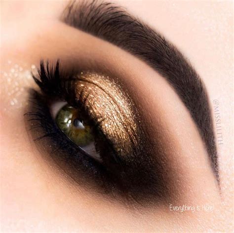 25 Best Gold and Black Eye Shadow Looks | Gold makeup looks, Black eye ...