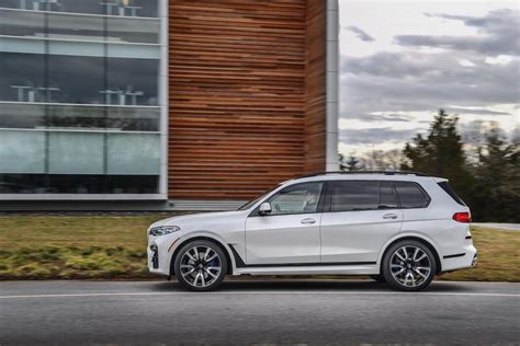 2019 BMW X7 offers a commanding presence - CNET