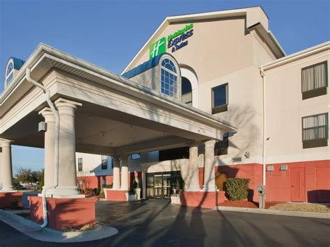 Laurinburg Hotels | Holiday Inn Express & Suites Laurinburg