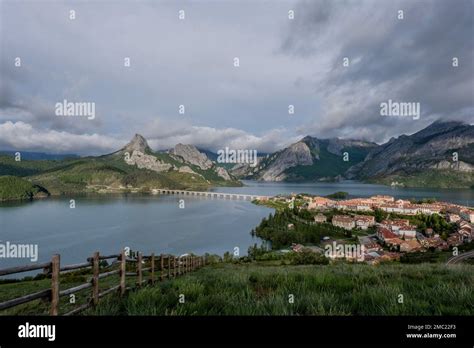 New Riaño village and dam in the Cantabrian Mountains, Leon, Spain Stock Photo - Alamy