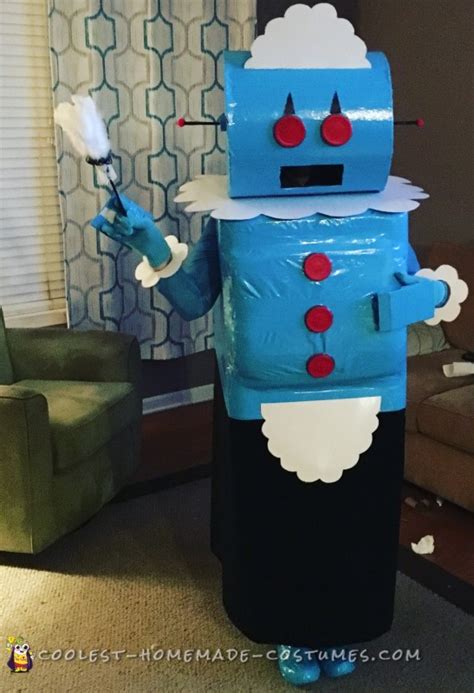 Awesome DIY Riveting Rosie From the Jetsons Costume