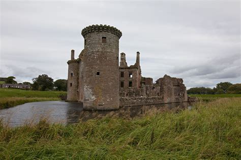 Caerlaverock Castle | neOnbubble