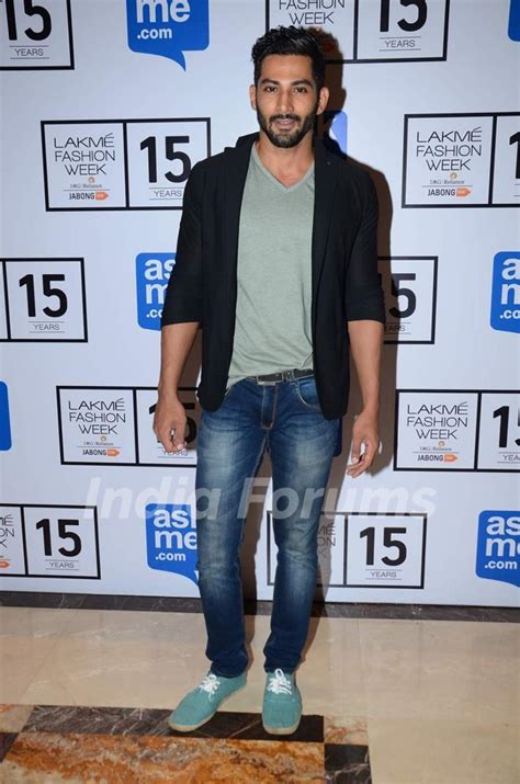 Vivan Bhatena at Lakme Fashion Week Photo