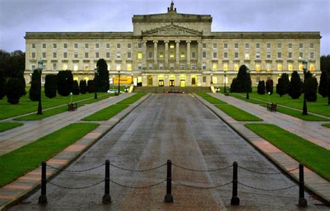 Stormont Assembly power-share collapses, leaving Northern Ireland facing fresh elections ...