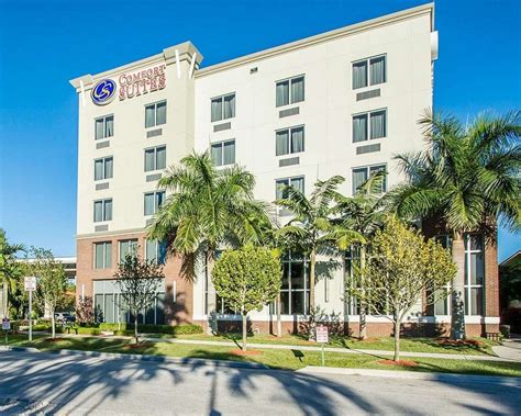 COMFORT SUITES MIAMI AIRPORT NORTH - Now R 1 537 (Was R̶ ̶1̶ ̶9̶8̶2̶ ...