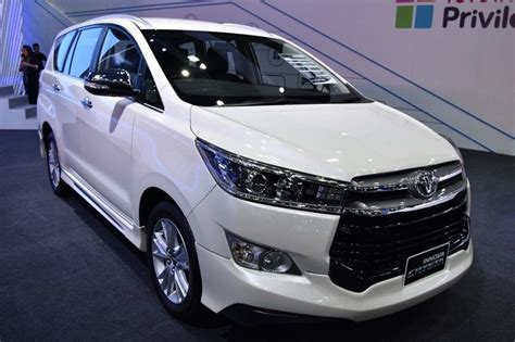 Toyota Innova Crysta Wallpapers - Top Free Toyota Innova Crysta ...