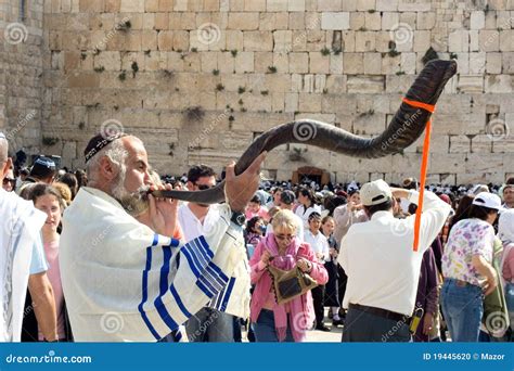 He Jewish Pesach Celebration at the Wailing Wall Editorial Image - Image of background, buraaq ...