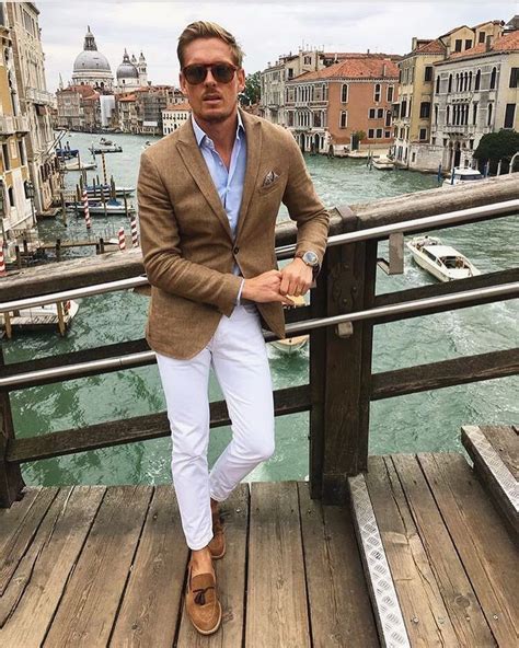 Gentleman style Venice Italy. This is a great style for a men. | Männliche mode, Herren outfit ...