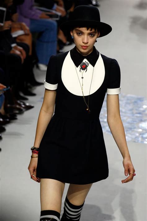 Dior fuses ’60s spirit, women’s lib at Paris Fashion Week | The Seattle Times