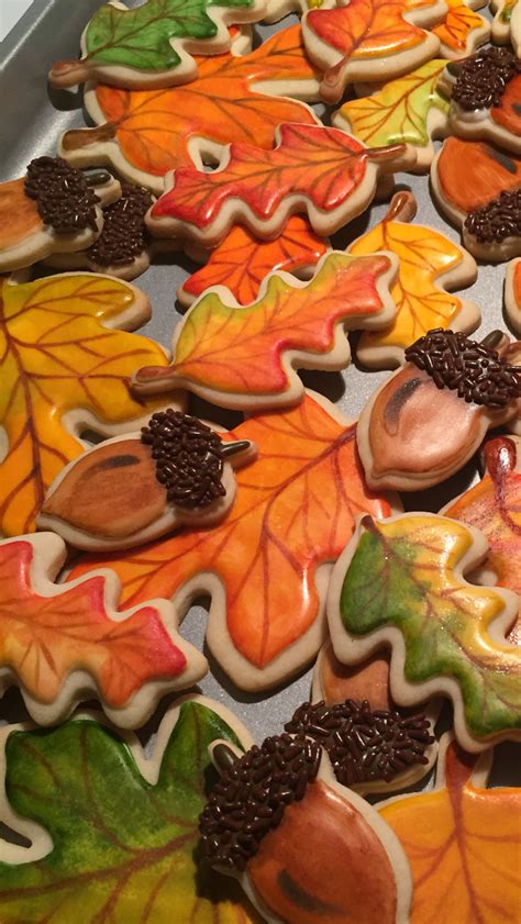 Fall leaves sugar cookies | Halloween sugar cookies, Spice sugar ...