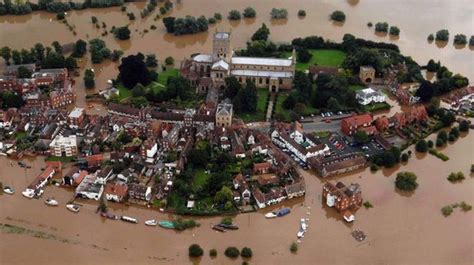 Floods: Traffic wardens ticket cars abandoned in wet weather in Tewkesbury, Gloucestershire ...