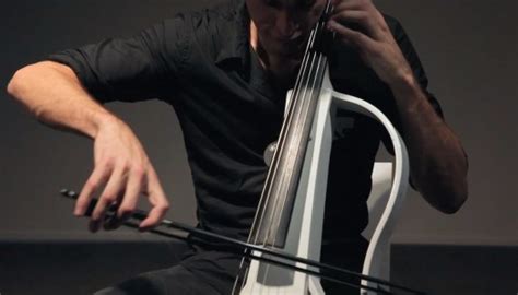 Powerful Cello Cover of AC/DC's 'Thunderstruck' by 2CELLOS