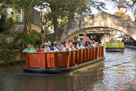 Explore the San Antonio Riverwalk: A Downtown Oasis - SA Riverwalk