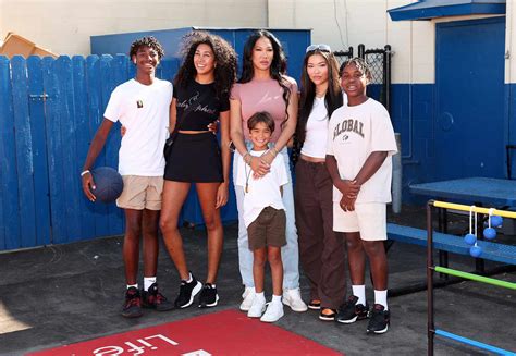 Kimora Lee Simmons Joined by All 5 of Her Kids at Back to School Event