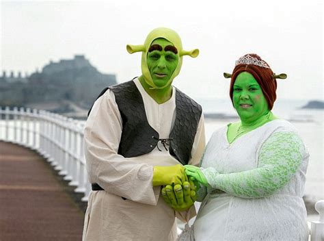 Couple Marry Dressed In Shrek & Princess Fiona Wedding Costumes (Photos ...