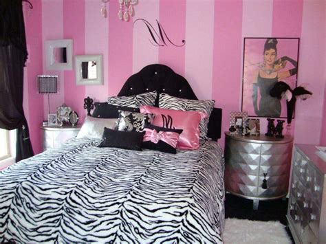 Enchanting Teenage Zebra Bedroom Design Ideas