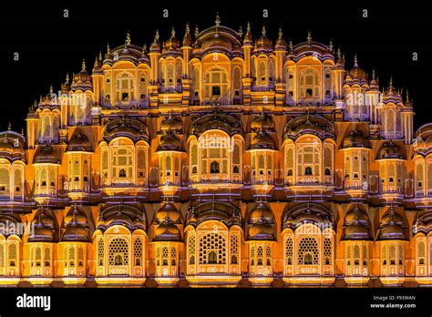 Night shot of the facade of the Hawa Mahal, Palace of the Winds, Jaipur, Rajasthan, India Stock ...