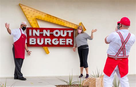 In-N-Out Burger opens a new drive-thru at its original OC location – Orange County Register