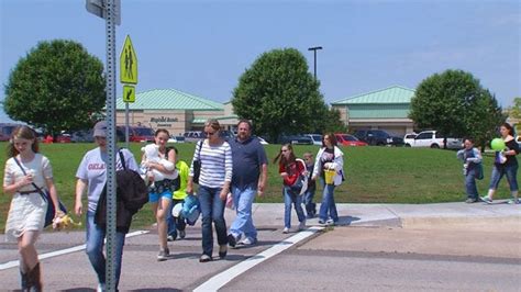 Briarwood Elementary Students, Teachers Reunited For Last Day Of School