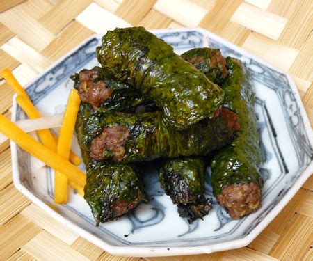 Beef in Wild Betel Leaf Recipe (Thit Bo Nuong La Lot) - Viet World Kitchen