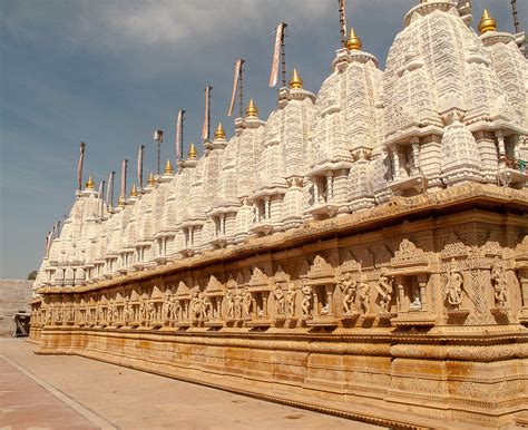 Gujarat : Sankeshwar, Jain temple #4 | White-colored idol of… | Flickr