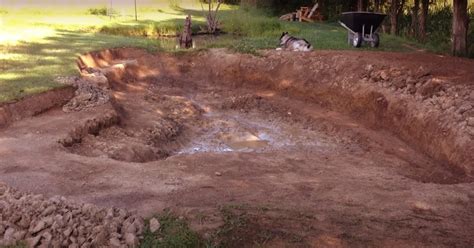 How do you make a clay pond? How do you seal a pond with bentonite clay?