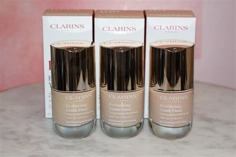 Clarins Everlasting Youth Fluid Foundation Review & Swatches