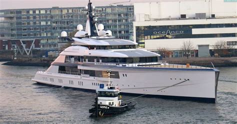 Jerry Jones Just Bought A $250M Mega Yacht Bigger Than A Football Field ...