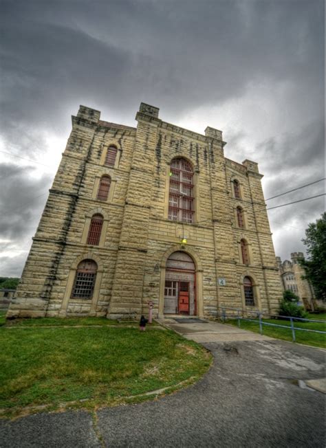 Missouri State Penitentiary discontinues tours : Travel