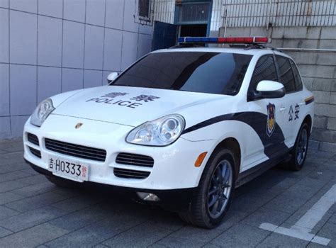 Porsche Cayenne police car in China