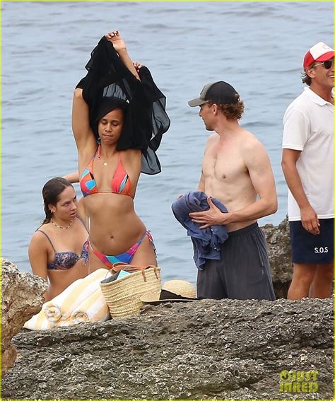 Full Sized Photo of tom hiddleston zawe ashton share a kiss vacation in ibiza 86 | Photo 4625321 ...