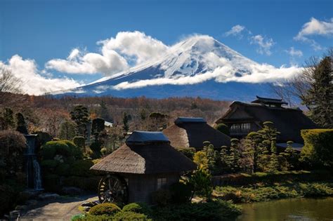 Premium Photo | Oshino hakkai village