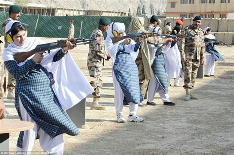 Pak Army training sessions with khan bahadur University students ...