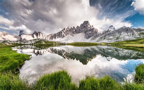 The Mount Paterno reflecting in the Lake of Plans [1600 x 1000] Beautiful Places In The World ...