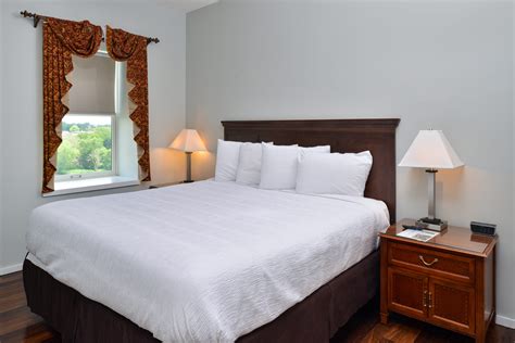 Easton PA Hotels | Grand Eastonian Hotel & Suites