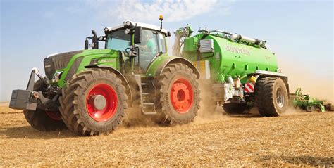 120 tractors in a show of force at Fendt 'field day' - Agriland.ie