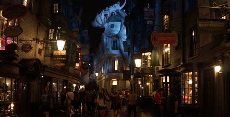 Avoid Diagon Alley crowds at Leakycon's private party