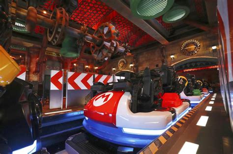 Watch this 20-minute tour of the Mario Kart ride at Super Nintendo ...