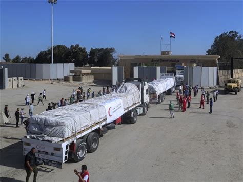 Egypt's border crossing opens to let a trickle of needed aid into Gaza ...