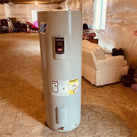 Bradford white 50 gallon electric hot water heater for Sale in Castle Rock, CO - OfferUp