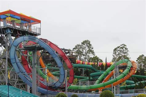 Aqua Loop | The Aqua Loop water slide at WetnWild on the Gol… | Flickr