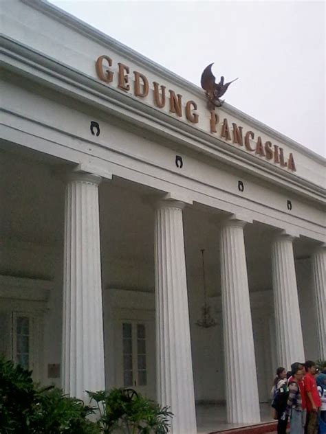 Just Blog Nothing Special: Mengunjungi Gedung Pancasila Jakarta Tempat ...