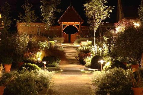 24 Beautiful And Romantic Gardens Lighting Decor at Night | Japanese garden design, Japanese ...