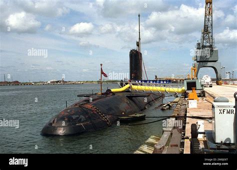 Hms valiant submarine hi-res stock photography and images - Alamy