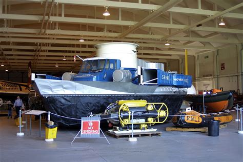 IMG_1214 - SRN1 Hovercraft - Wroughton - 13.05.01 | Colin Lee | Flickr