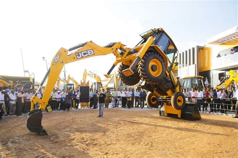 JCB India showcases wide range of smart, technology-driven machines – Motorindia