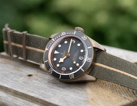 Hands-on Review Tudor Black Bay Bronze - BEYOND THE DIAL