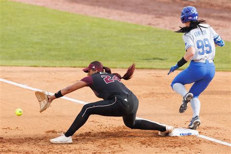 Kentucky-Eastern Kentucky Softball Photo Gallery – UK Athletics